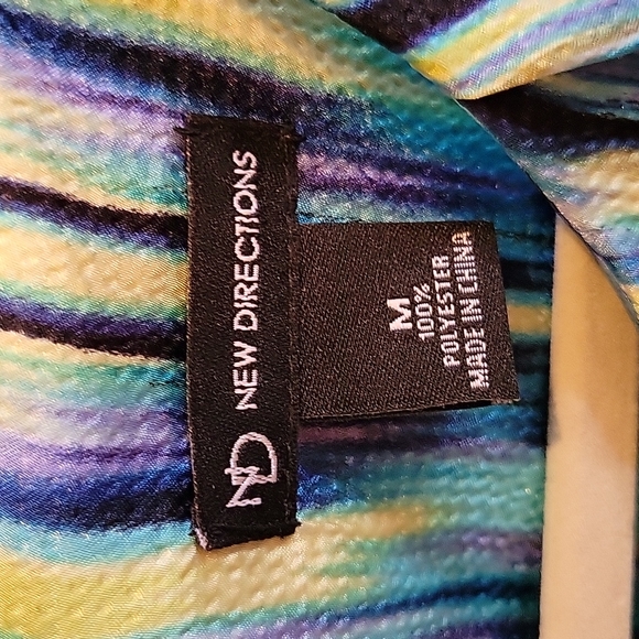 New Directions top- beautiful! - Picture 2 of 5